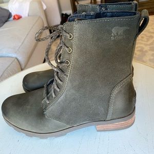 NEW IN BOX sorel lace up boots Emelie size 10